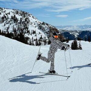 SET!!!!! Perfect monent Black and White Striped Puffer Jacket and pants